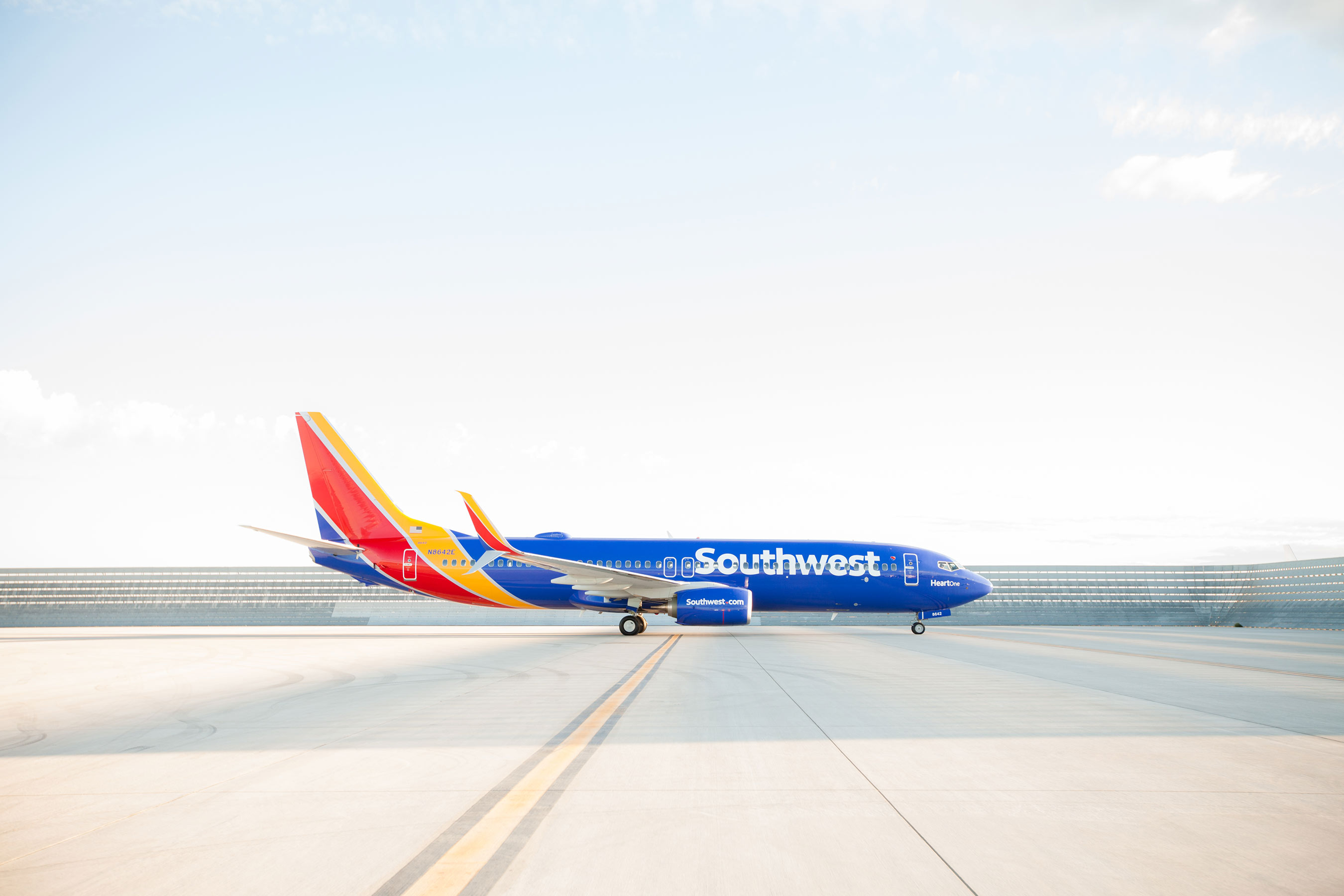 Southwest Airlines unveils new livery (VIDEO)