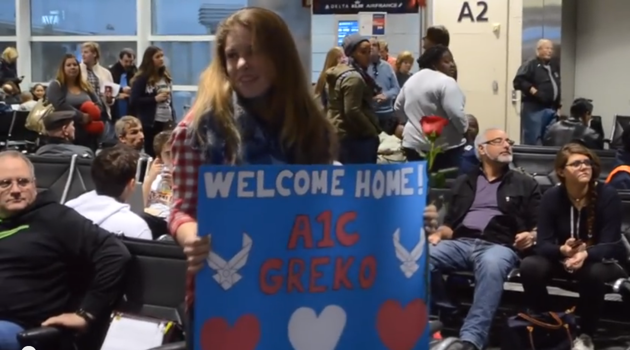 Delta crew helps Air Force airman propose to girl friend (VIDEO)