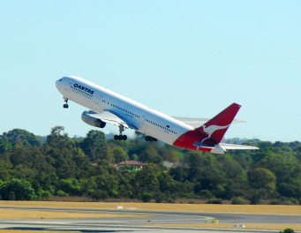 Qantas_767_after_take_off