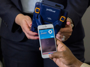 JetBlue first U.S. airline to begin accepting Apple Pay