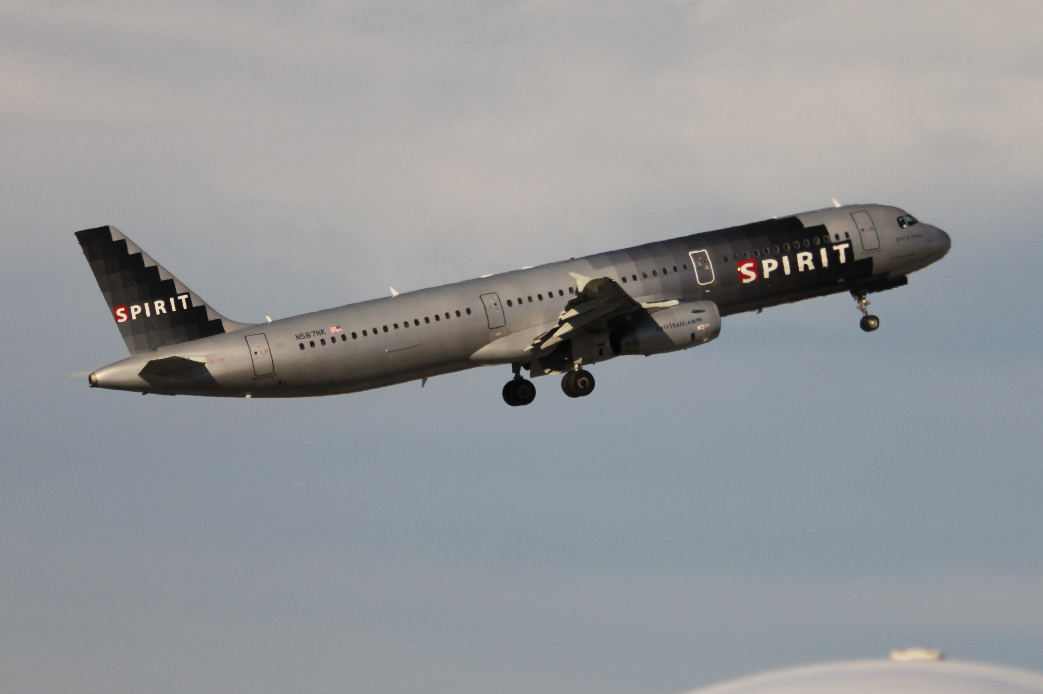 Spirit Airlines to build $31 million hangar at Detroit Metro Airport
