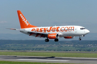 Passenger Alerts EasyJet Crew to Mechanical Issue