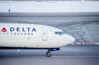 By m01229 from USA - Delta airplane @ MSP, CC BY 2.0, https://commons.wikimedia.org/w/index.php?curid=44808072