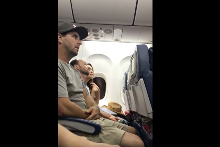 Delta ejects family from aircraft (VIDEO)