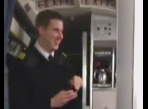 SkyWest Pilot Proposes to Flight Attendant Girlfriend Before Takeoff