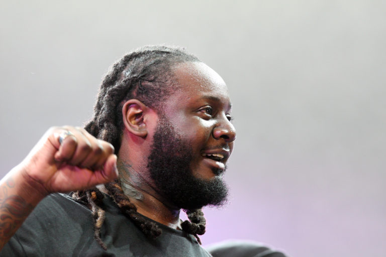 T-Pain Chuckles “Like a Lil Girl” at Delta Response on Twitter